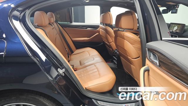 BMW 5-Series 2022 — photo 12