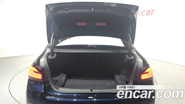 BMW 5-Series 2022 — photo 20