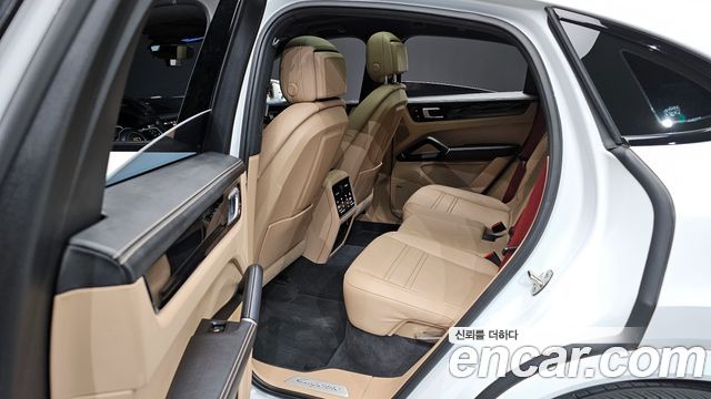 Porsche Cayenne 2021 — photo 11
