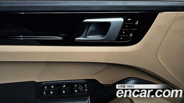 Porsche Cayenne 2021 — photo 12