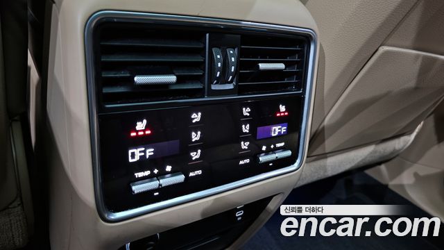 Porsche Cayenne 2021 — photo 19