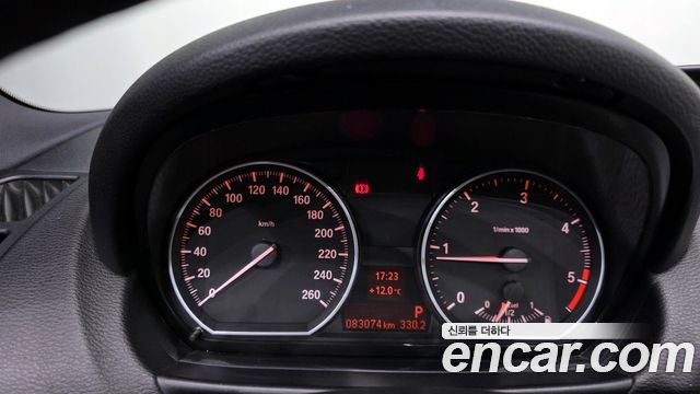 BMW 1-Series 2011 — photo 8