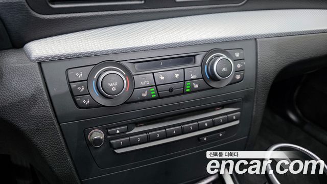 BMW 1-Series 2011 — photo 15