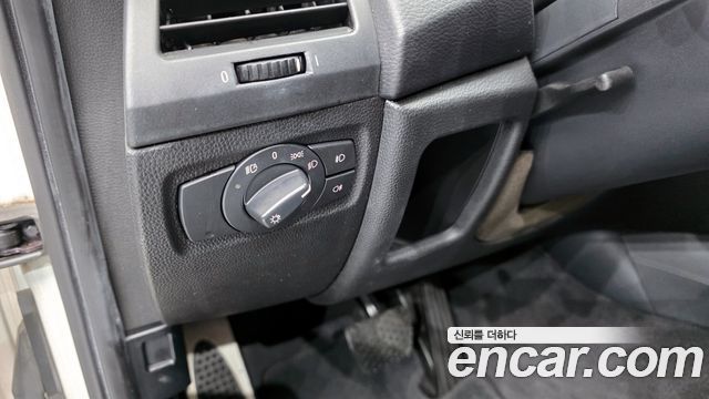 BMW 1-Series 2011 — photo 17