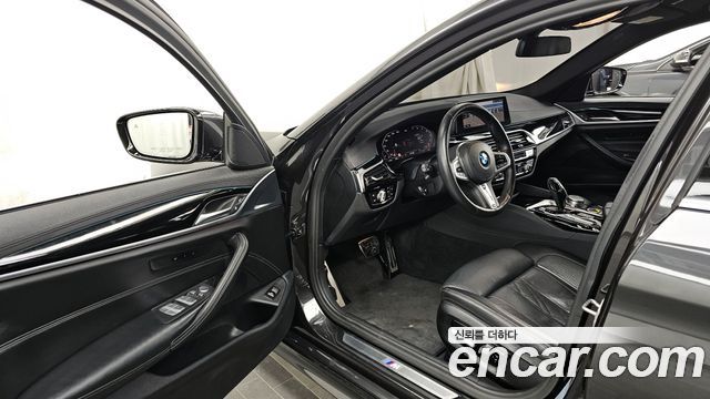 BMW 5-Series 2020 — photo 10