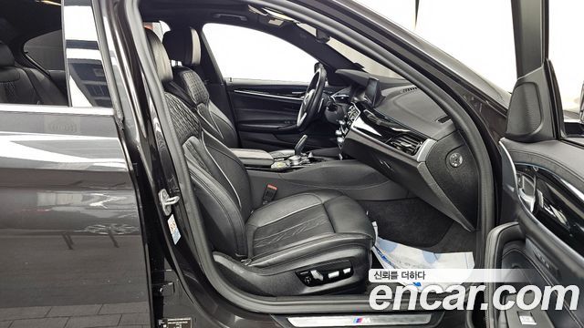 BMW 5-Series 2020 — photo 11
