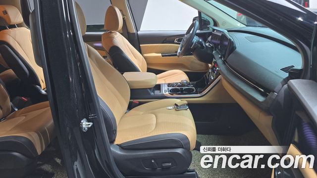 Kia Canival 2023 — photo 10