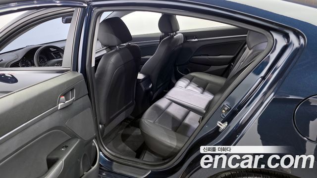 Hyundai AVANTE 2019 — photo 11