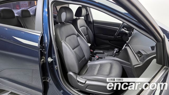 Hyundai AVANTE 2019 — photo 12