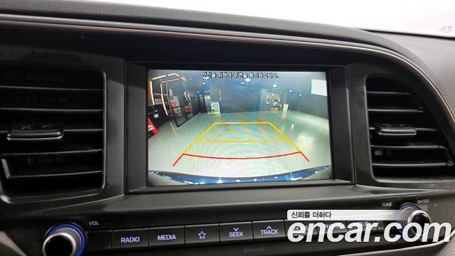 Hyundai AVANTE 2019 — photo 18