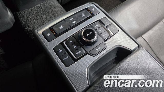 Genesis G80 2018 — photo 24