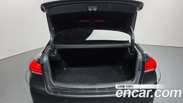 Genesis G80 2018 — photo 26