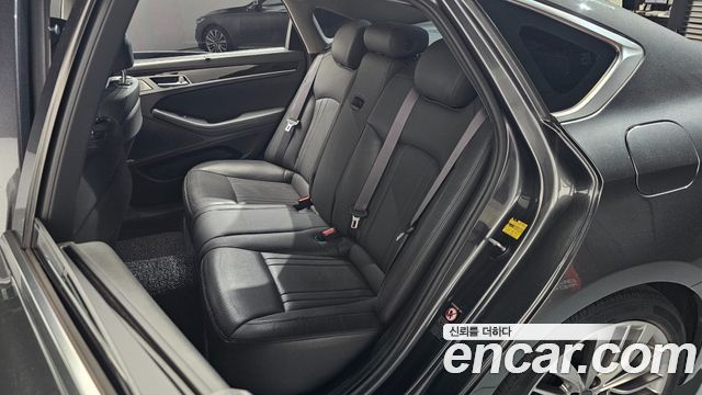 Genesis G80 2018 — photo 27
