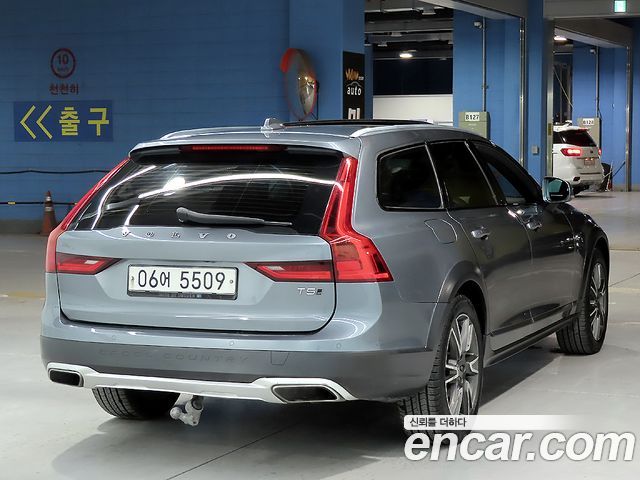 Volvo V90 2018 — photo 2