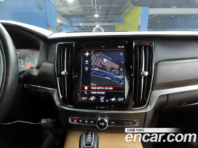 Volvo V90 2018 — photo 16