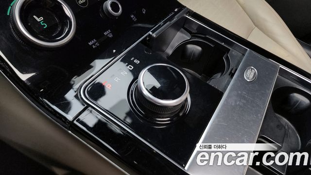 Land Rover Range Rover Velar 2018 — photo 9