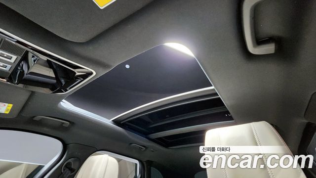 Land Rover Range Rover Velar 2018 — photo 18