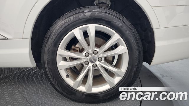 Audi Q7 2019 — photo 5