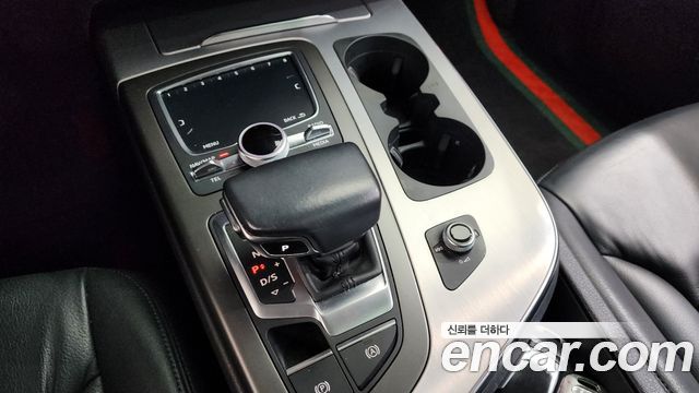Audi Q7 2019 — photo 9