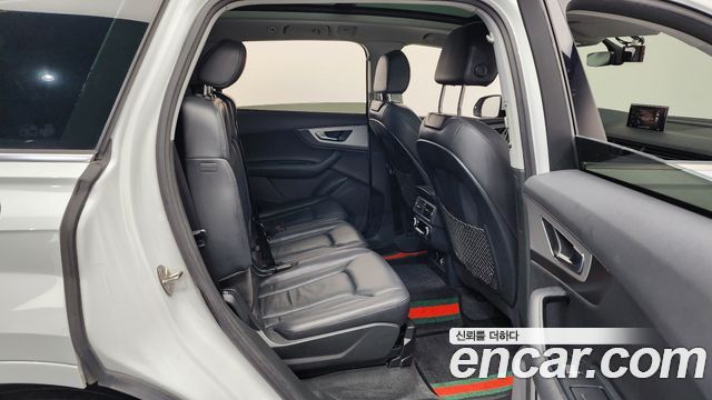 Audi Q7 2019 — photo 12