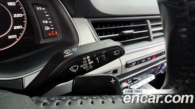 Audi Q7 2019 — photo 16