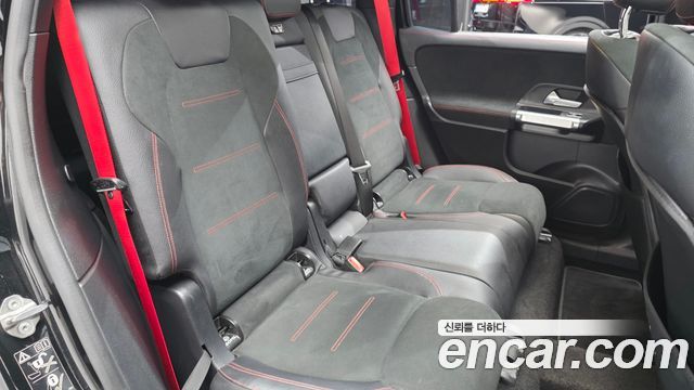 Mercedes-Benz GLB-Class 2022 — photo 10