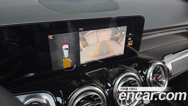 Mercedes-Benz GLB-Class 2022 — photo 14