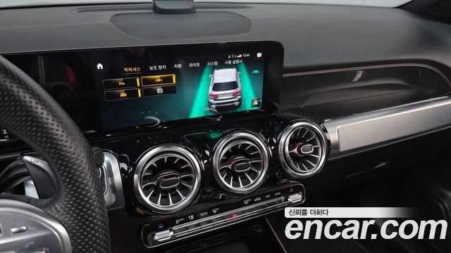 Mercedes-Benz GLB-Class 2022 — photo 15