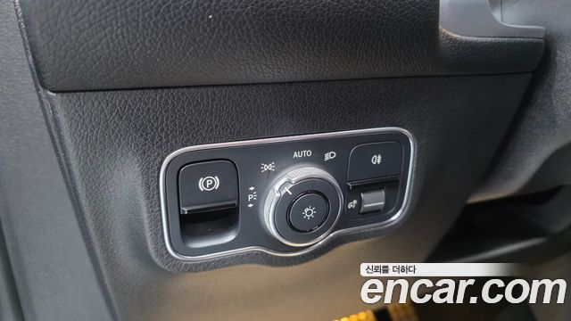Mercedes-Benz GLB-Class 2022 — photo 16