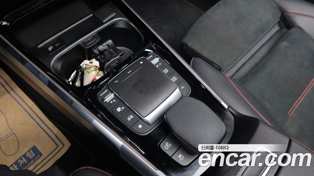 Mercedes-Benz GLB-Class 2022 — photo 17