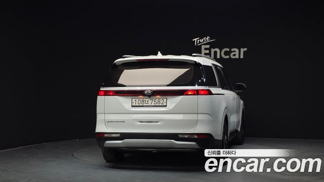 Kia Canival 2021 — photo 4