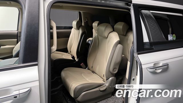 Kia Canival 2021 — photo 11