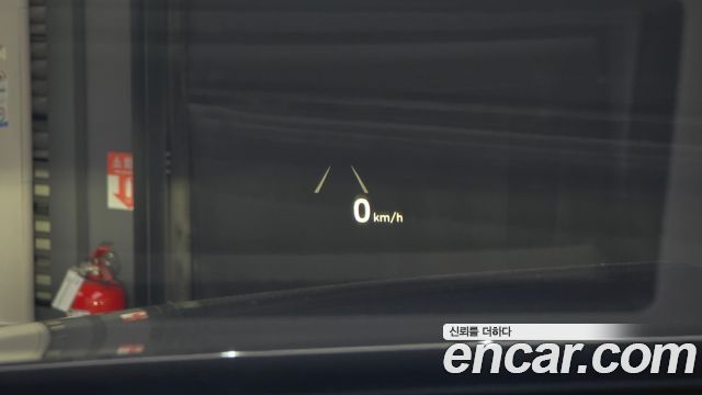 Genesis G90 2019 — photo 17