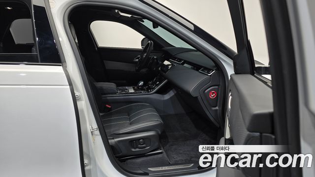 Land Rover Range Rover Velar 2022 — photo 11