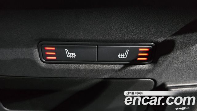 Land Rover Range Rover Velar 2022 — photo 18