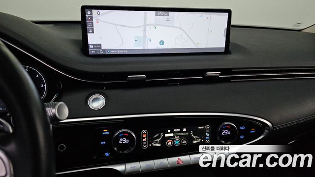 Genesis GV70 2021 — photo 16