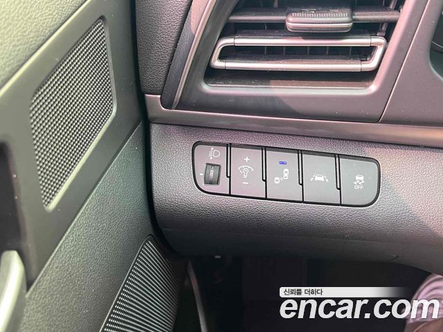 Hyundai AVANTE 2020 — photo 14