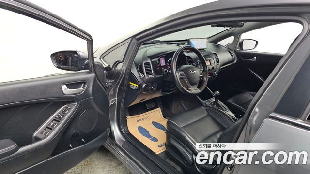 Kia K3 2015 — photo 10