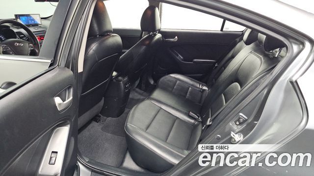 Kia K3 2015 — photo 11