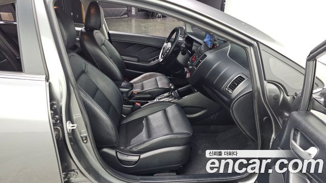 Kia K3 2015 — photo 12