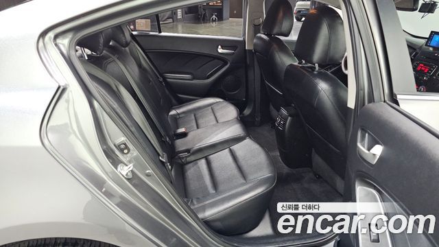 Kia K3 2015 — photo 13