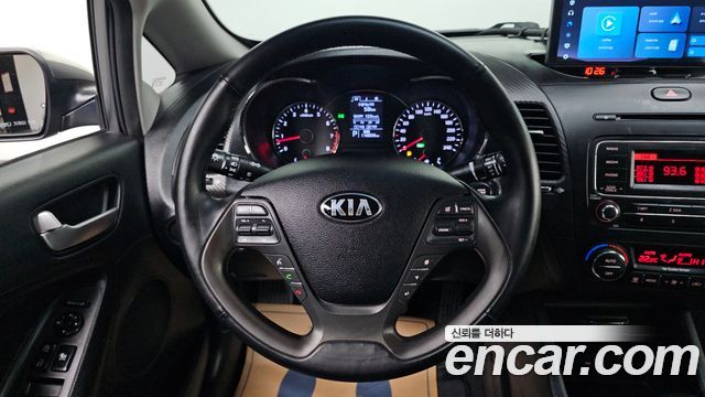 Kia K3 2015 — photo 16