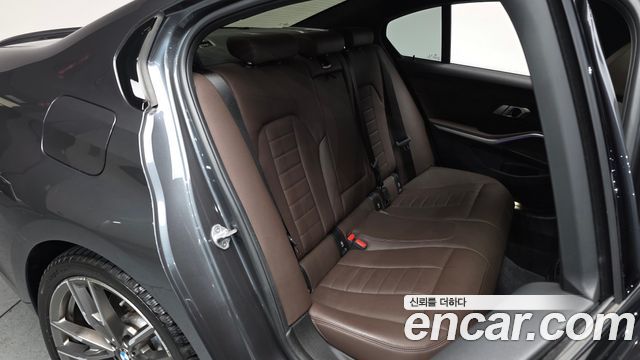 BMW 3-Series 2020 — photo 11