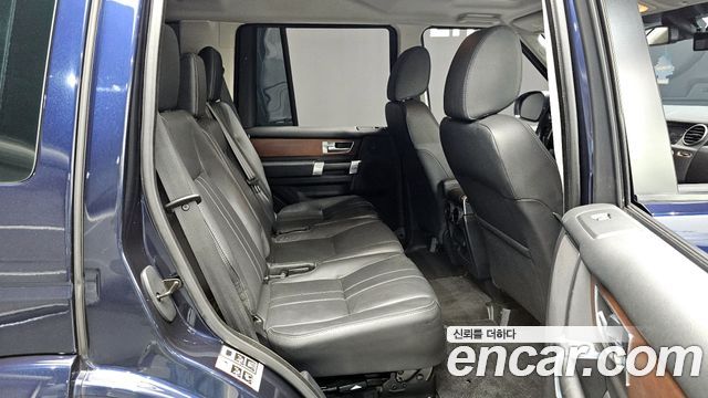 Land Rover Discovery 2016 — photo 12