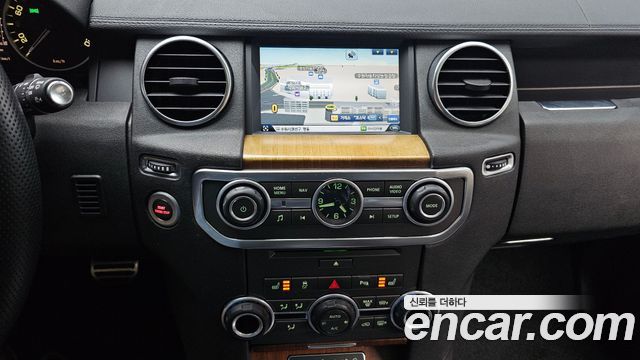 Land Rover Discovery 2016 — photo 14