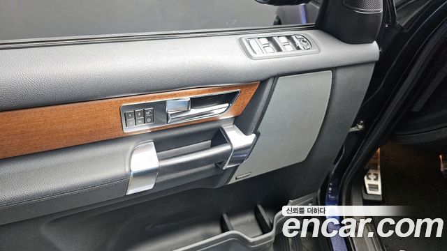 Land Rover Discovery 2016 — photo 16