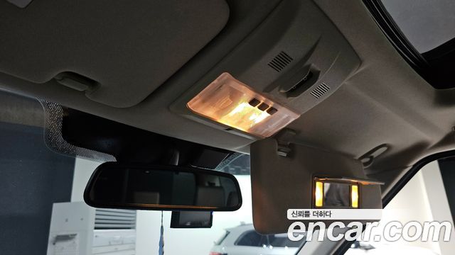 Land Rover Discovery 2016 — photo 17