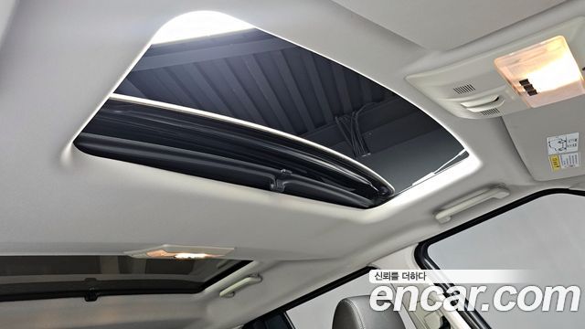 Land Rover Discovery 2016 — photo 19
