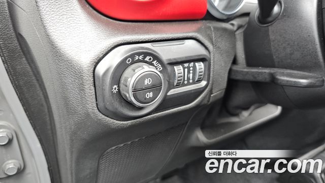 Jeep Wrangler 2019 — photo 18