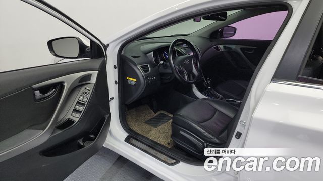 Hyundai AVANTE 2015 — photo 10